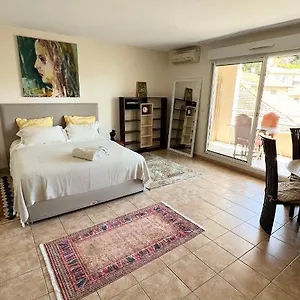https://mari-stunning-apartment-next-to-monaco-with-a-sea-view-terrace.fr-provencehotel.com