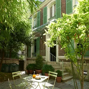 Maison Lepic Montmartre *** Париж